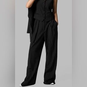 The Frankie Shop HOLLAND PLEATED TROUSERS - BLACK/WHITE PINSTRIPE